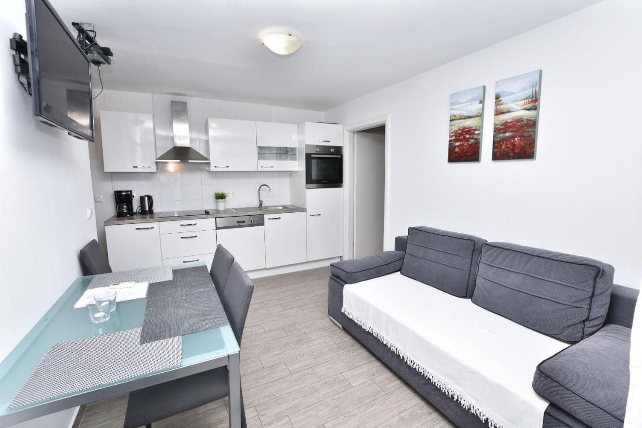 Apartment Ivan Primosten Exterior photo